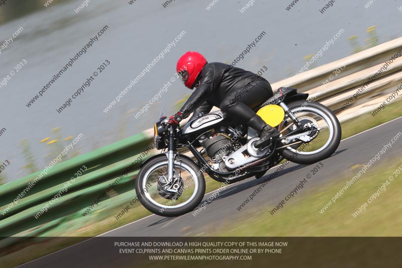 Vintage motorcycle club;eventdigitalimages;mallory park;mallory park trackday photographs;no limits trackdays;peter wileman photography;trackday digital images;trackday photos;vmcc festival 1000 bikes photographs