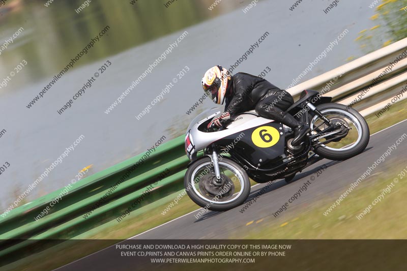 Vintage motorcycle club;eventdigitalimages;mallory park;mallory park trackday photographs;no limits trackdays;peter wileman photography;trackday digital images;trackday photos;vmcc festival 1000 bikes photographs