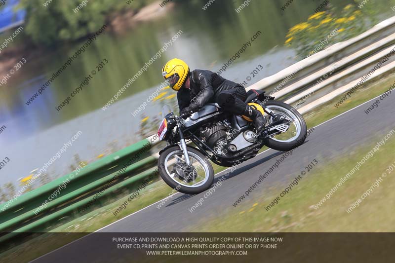 Vintage motorcycle club;eventdigitalimages;mallory park;mallory park trackday photographs;no limits trackdays;peter wileman photography;trackday digital images;trackday photos;vmcc festival 1000 bikes photographs