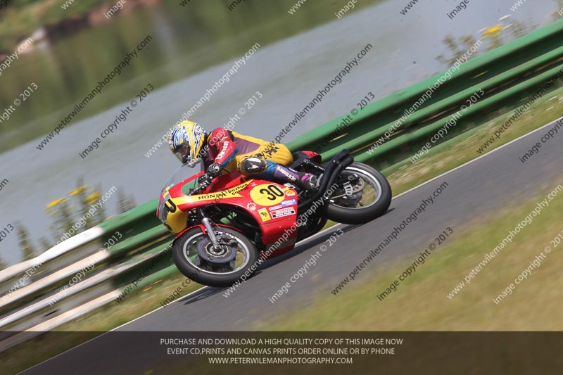 Vintage motorcycle club;eventdigitalimages;mallory park;mallory park trackday photographs;no limits trackdays;peter wileman photography;trackday digital images;trackday photos;vmcc festival 1000 bikes photographs