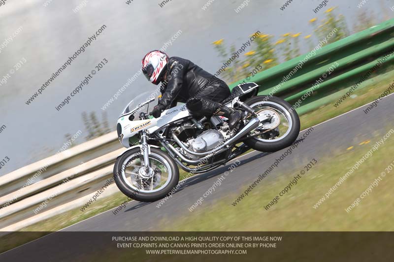 Vintage motorcycle club;eventdigitalimages;mallory park;mallory park trackday photographs;no limits trackdays;peter wileman photography;trackday digital images;trackday photos;vmcc festival 1000 bikes photographs