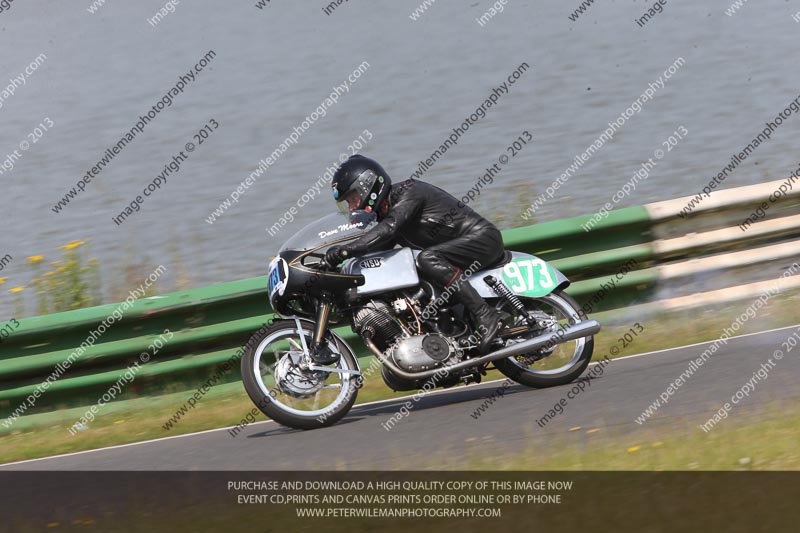 Vintage motorcycle club;eventdigitalimages;mallory park;mallory park trackday photographs;no limits trackdays;peter wileman photography;trackday digital images;trackday photos;vmcc festival 1000 bikes photographs