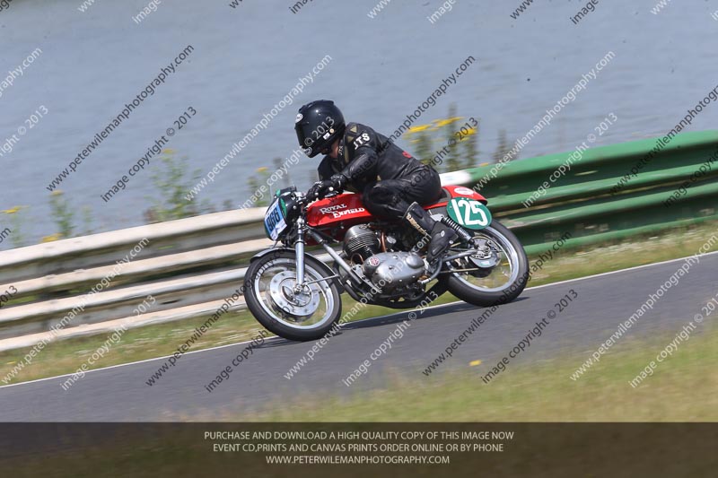 Vintage motorcycle club;eventdigitalimages;mallory park;mallory park trackday photographs;no limits trackdays;peter wileman photography;trackday digital images;trackday photos;vmcc festival 1000 bikes photographs