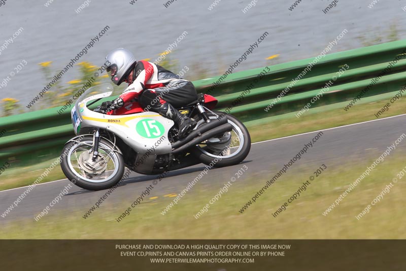 Vintage motorcycle club;eventdigitalimages;mallory park;mallory park trackday photographs;no limits trackdays;peter wileman photography;trackday digital images;trackday photos;vmcc festival 1000 bikes photographs