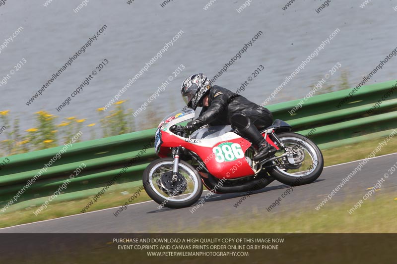 Vintage motorcycle club;eventdigitalimages;mallory park;mallory park trackday photographs;no limits trackdays;peter wileman photography;trackday digital images;trackday photos;vmcc festival 1000 bikes photographs