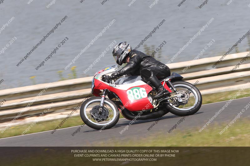Vintage motorcycle club;eventdigitalimages;mallory park;mallory park trackday photographs;no limits trackdays;peter wileman photography;trackday digital images;trackday photos;vmcc festival 1000 bikes photographs