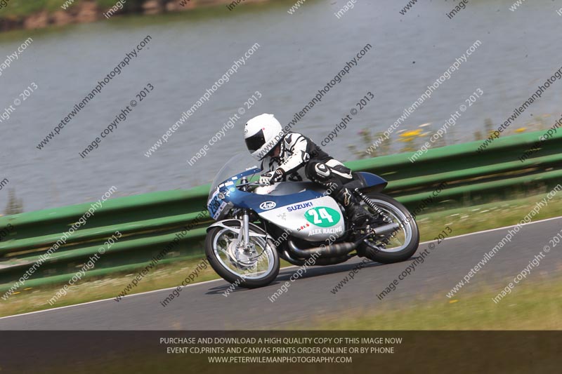 Vintage motorcycle club;eventdigitalimages;mallory park;mallory park trackday photographs;no limits trackdays;peter wileman photography;trackday digital images;trackday photos;vmcc festival 1000 bikes photographs