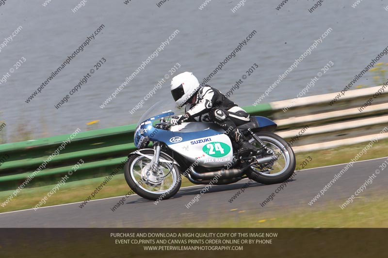 Vintage motorcycle club;eventdigitalimages;mallory park;mallory park trackday photographs;no limits trackdays;peter wileman photography;trackday digital images;trackday photos;vmcc festival 1000 bikes photographs