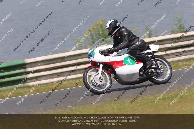 Vintage motorcycle club;eventdigitalimages;mallory park;mallory park trackday photographs;no limits trackdays;peter wileman photography;trackday digital images;trackday photos;vmcc festival 1000 bikes photographs