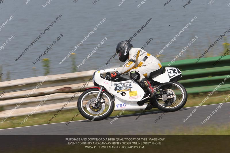 Vintage motorcycle club;eventdigitalimages;mallory park;mallory park trackday photographs;no limits trackdays;peter wileman photography;trackday digital images;trackday photos;vmcc festival 1000 bikes photographs