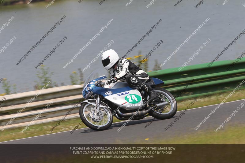 Vintage motorcycle club;eventdigitalimages;mallory park;mallory park trackday photographs;no limits trackdays;peter wileman photography;trackday digital images;trackday photos;vmcc festival 1000 bikes photographs