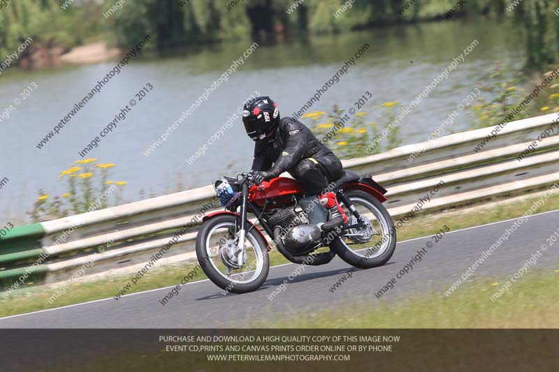 Vintage motorcycle club;eventdigitalimages;mallory park;mallory park trackday photographs;no limits trackdays;peter wileman photography;trackday digital images;trackday photos;vmcc festival 1000 bikes photographs
