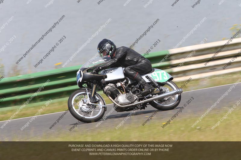 Vintage motorcycle club;eventdigitalimages;mallory park;mallory park trackday photographs;no limits trackdays;peter wileman photography;trackday digital images;trackday photos;vmcc festival 1000 bikes photographs