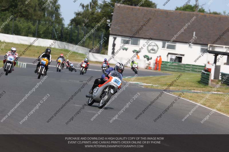 Vintage motorcycle club;eventdigitalimages;mallory park;mallory park trackday photographs;no limits trackdays;peter wileman photography;trackday digital images;trackday photos;vmcc festival 1000 bikes photographs