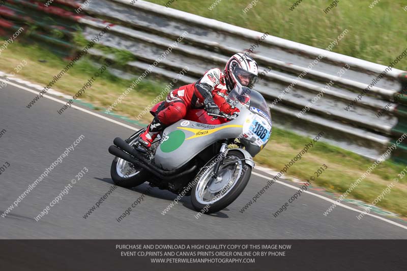 Vintage motorcycle club;eventdigitalimages;mallory park;mallory park trackday photographs;no limits trackdays;peter wileman photography;trackday digital images;trackday photos;vmcc festival 1000 bikes photographs