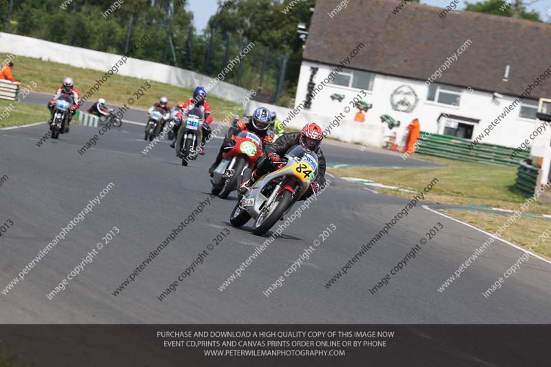Vintage motorcycle club;eventdigitalimages;mallory park;mallory park trackday photographs;no limits trackdays;peter wileman photography;trackday digital images;trackday photos;vmcc festival 1000 bikes photographs