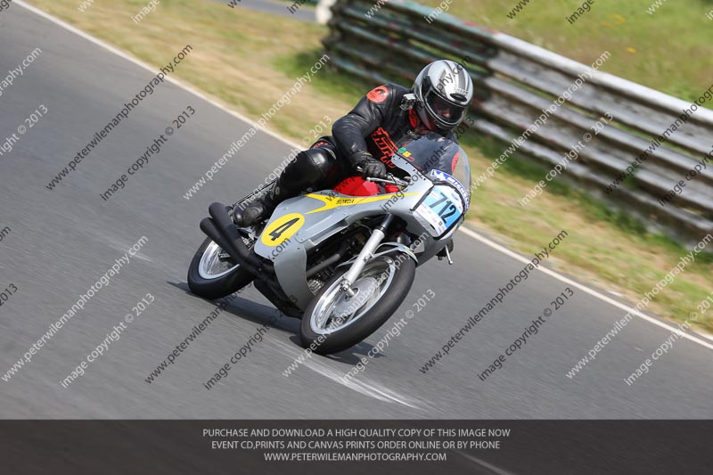 Vintage motorcycle club;eventdigitalimages;mallory park;mallory park trackday photographs;no limits trackdays;peter wileman photography;trackday digital images;trackday photos;vmcc festival 1000 bikes photographs