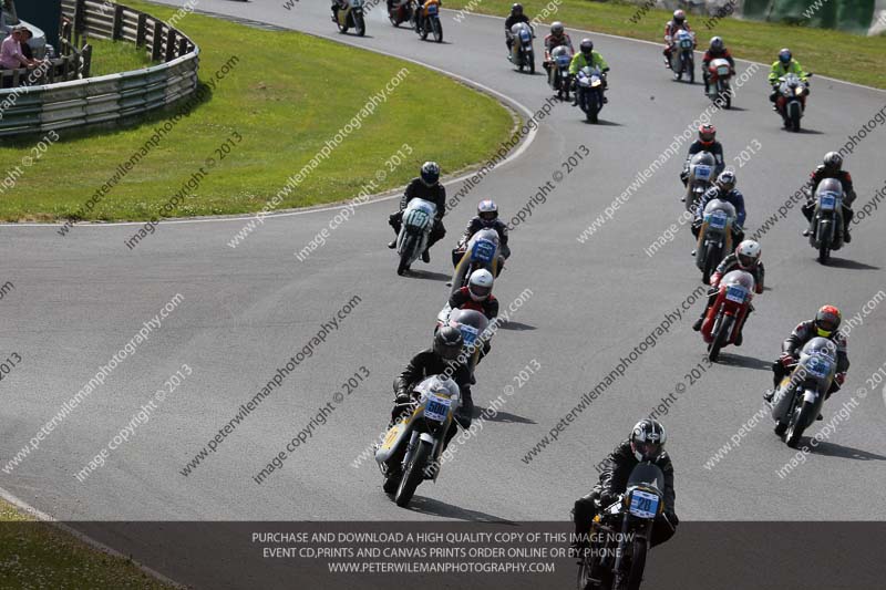 Vintage motorcycle club;eventdigitalimages;mallory park;mallory park trackday photographs;no limits trackdays;peter wileman photography;trackday digital images;trackday photos;vmcc festival 1000 bikes photographs