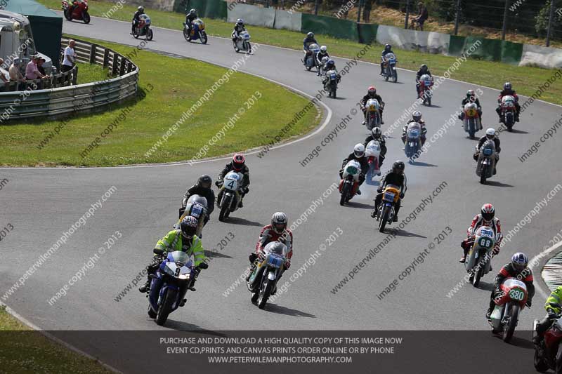 Vintage motorcycle club;eventdigitalimages;mallory park;mallory park trackday photographs;no limits trackdays;peter wileman photography;trackday digital images;trackday photos;vmcc festival 1000 bikes photographs
