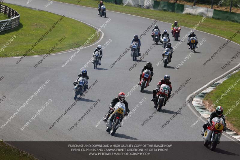 Vintage motorcycle club;eventdigitalimages;mallory park;mallory park trackday photographs;no limits trackdays;peter wileman photography;trackday digital images;trackday photos;vmcc festival 1000 bikes photographs
