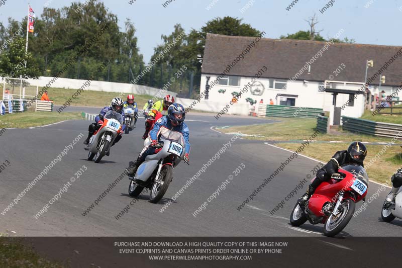 Vintage motorcycle club;eventdigitalimages;mallory park;mallory park trackday photographs;no limits trackdays;peter wileman photography;trackday digital images;trackday photos;vmcc festival 1000 bikes photographs