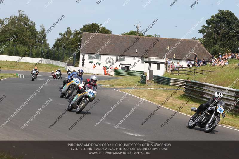 Vintage motorcycle club;eventdigitalimages;mallory park;mallory park trackday photographs;no limits trackdays;peter wileman photography;trackday digital images;trackday photos;vmcc festival 1000 bikes photographs