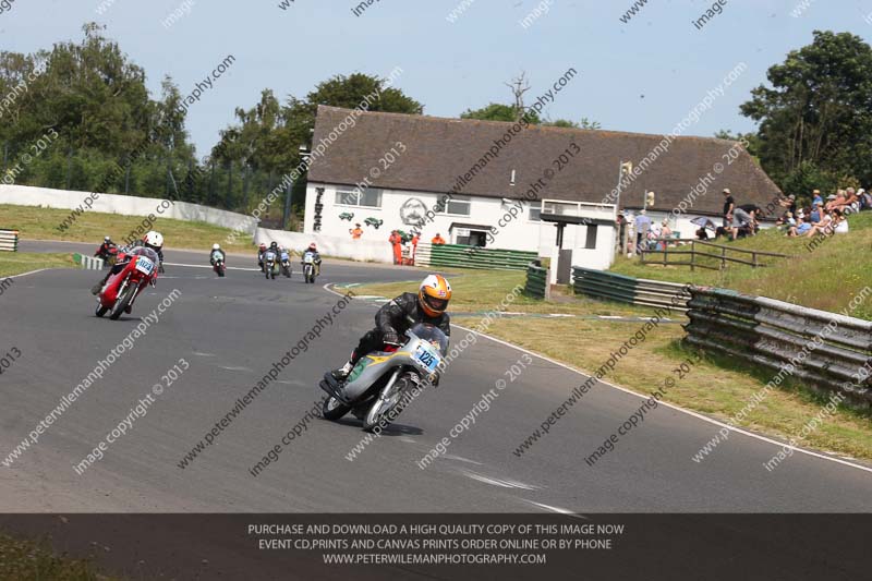 Vintage motorcycle club;eventdigitalimages;mallory park;mallory park trackday photographs;no limits trackdays;peter wileman photography;trackday digital images;trackday photos;vmcc festival 1000 bikes photographs
