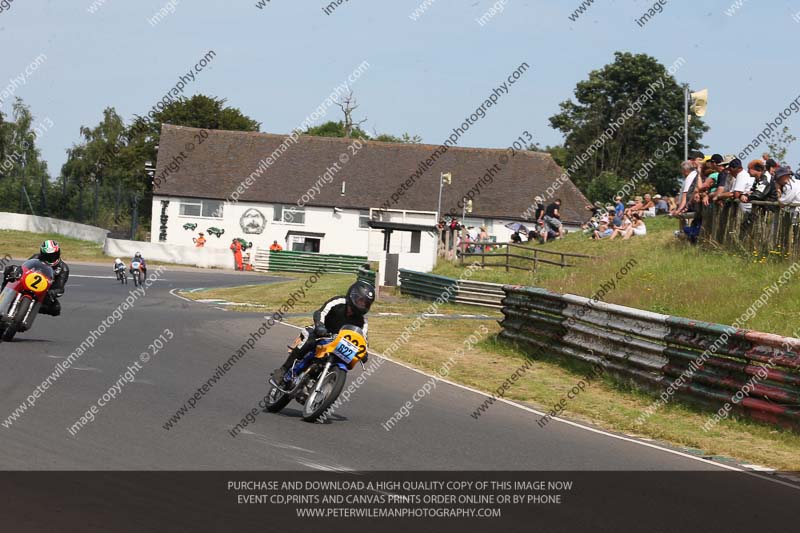 Vintage motorcycle club;eventdigitalimages;mallory park;mallory park trackday photographs;no limits trackdays;peter wileman photography;trackday digital images;trackday photos;vmcc festival 1000 bikes photographs