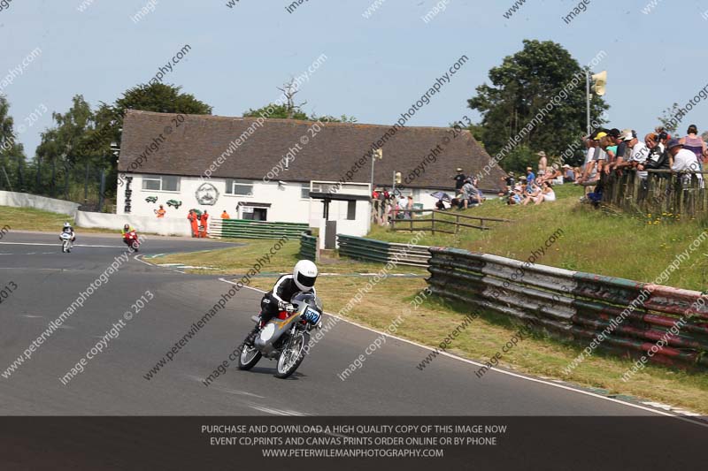 Vintage motorcycle club;eventdigitalimages;mallory park;mallory park trackday photographs;no limits trackdays;peter wileman photography;trackday digital images;trackday photos;vmcc festival 1000 bikes photographs