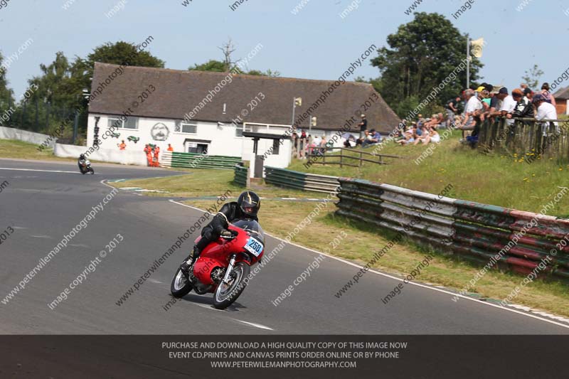Vintage motorcycle club;eventdigitalimages;mallory park;mallory park trackday photographs;no limits trackdays;peter wileman photography;trackday digital images;trackday photos;vmcc festival 1000 bikes photographs