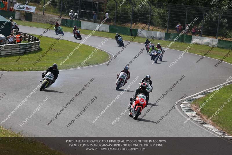 Vintage motorcycle club;eventdigitalimages;mallory park;mallory park trackday photographs;no limits trackdays;peter wileman photography;trackday digital images;trackday photos;vmcc festival 1000 bikes photographs