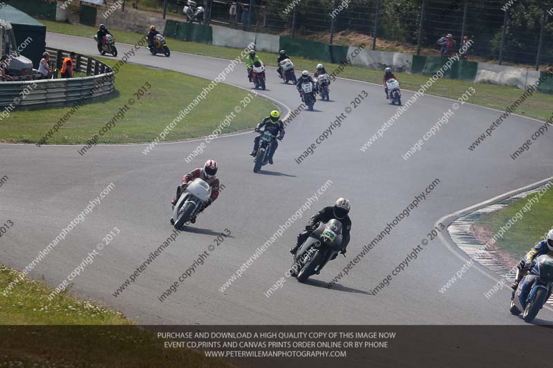 Vintage motorcycle club;eventdigitalimages;mallory park;mallory park trackday photographs;no limits trackdays;peter wileman photography;trackday digital images;trackday photos;vmcc festival 1000 bikes photographs