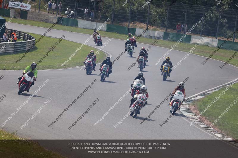 Vintage motorcycle club;eventdigitalimages;mallory park;mallory park trackday photographs;no limits trackdays;peter wileman photography;trackday digital images;trackday photos;vmcc festival 1000 bikes photographs