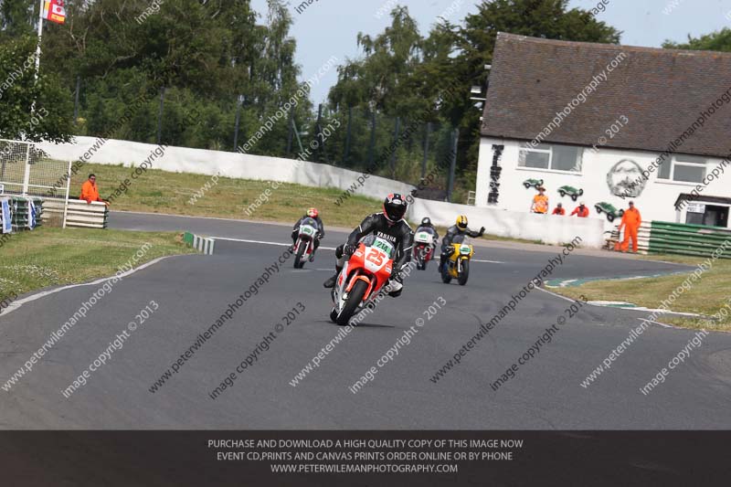 Vintage motorcycle club;eventdigitalimages;mallory park;mallory park trackday photographs;no limits trackdays;peter wileman photography;trackday digital images;trackday photos;vmcc festival 1000 bikes photographs