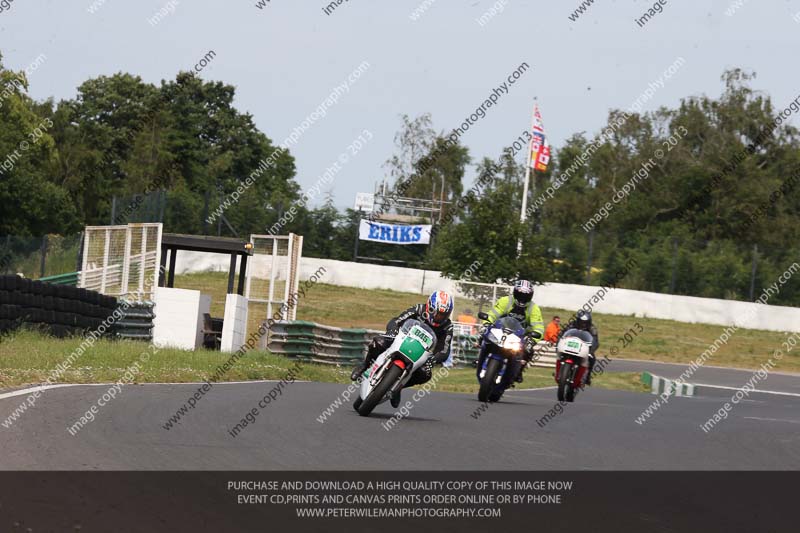 Vintage motorcycle club;eventdigitalimages;mallory park;mallory park trackday photographs;no limits trackdays;peter wileman photography;trackday digital images;trackday photos;vmcc festival 1000 bikes photographs