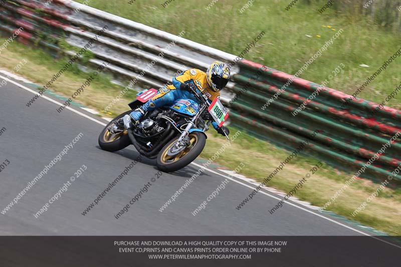 Vintage motorcycle club;eventdigitalimages;mallory park;mallory park trackday photographs;no limits trackdays;peter wileman photography;trackday digital images;trackday photos;vmcc festival 1000 bikes photographs