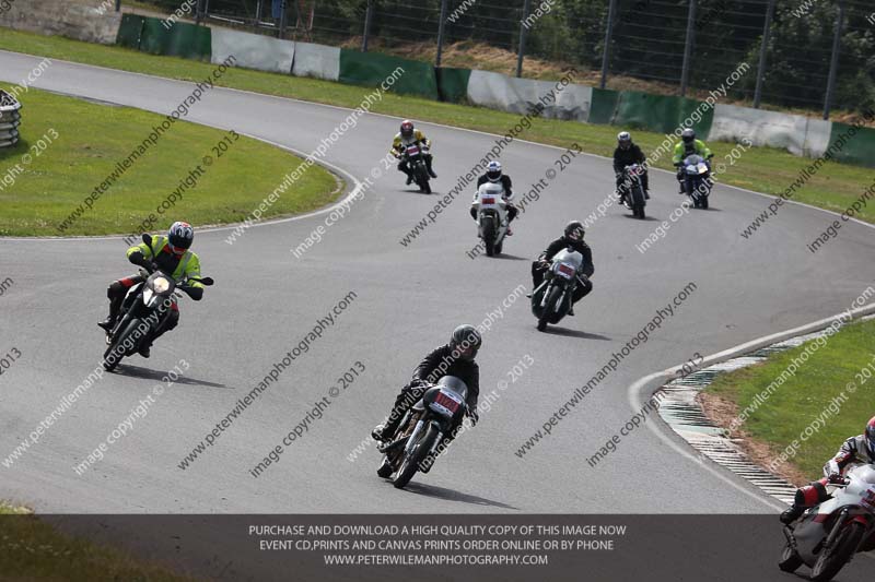 Vintage motorcycle club;eventdigitalimages;mallory park;mallory park trackday photographs;no limits trackdays;peter wileman photography;trackday digital images;trackday photos;vmcc festival 1000 bikes photographs