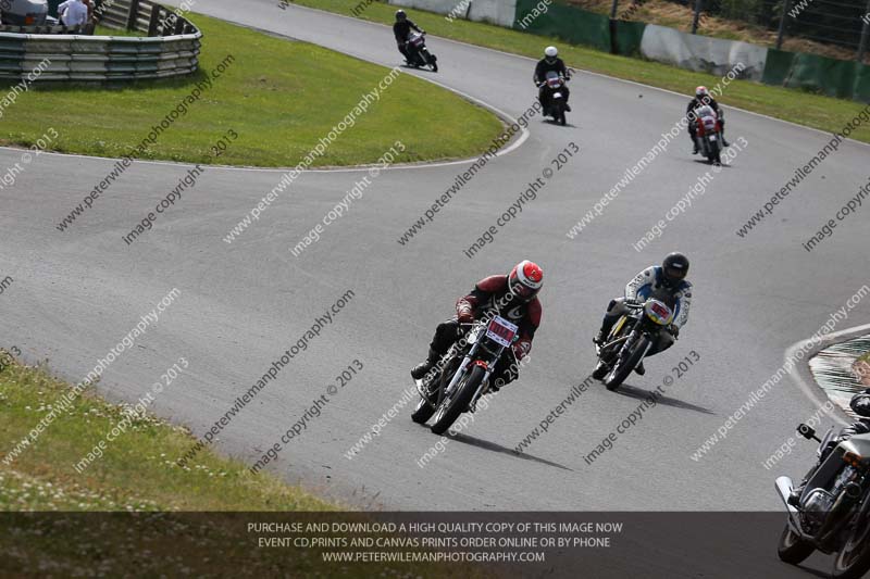 Vintage motorcycle club;eventdigitalimages;mallory park;mallory park trackday photographs;no limits trackdays;peter wileman photography;trackday digital images;trackday photos;vmcc festival 1000 bikes photographs