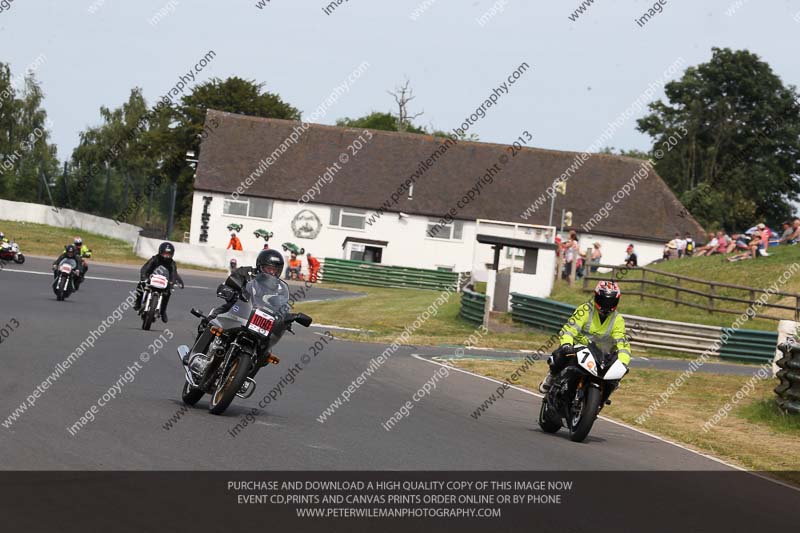 Vintage motorcycle club;eventdigitalimages;mallory park;mallory park trackday photographs;no limits trackdays;peter wileman photography;trackday digital images;trackday photos;vmcc festival 1000 bikes photographs