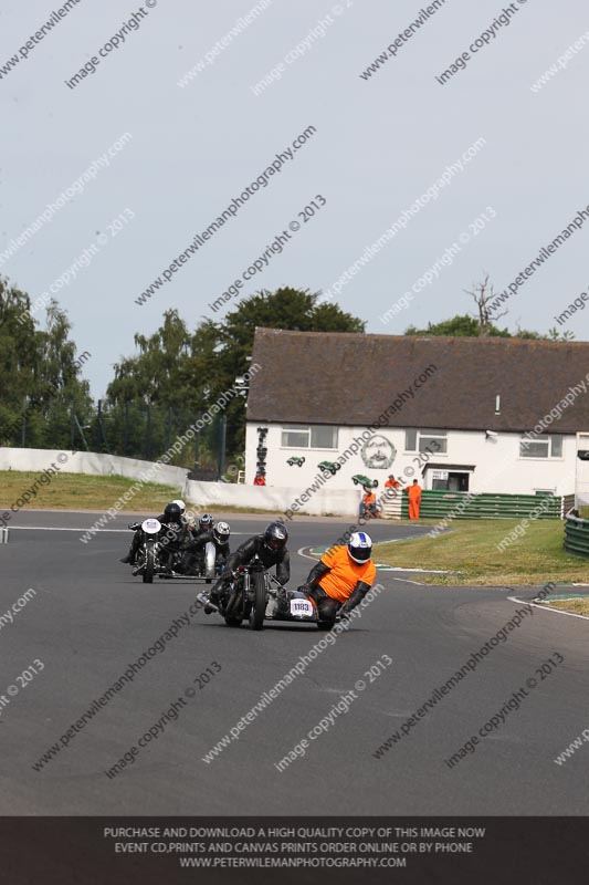 Vintage motorcycle club;eventdigitalimages;mallory park;mallory park trackday photographs;no limits trackdays;peter wileman photography;trackday digital images;trackday photos;vmcc festival 1000 bikes photographs