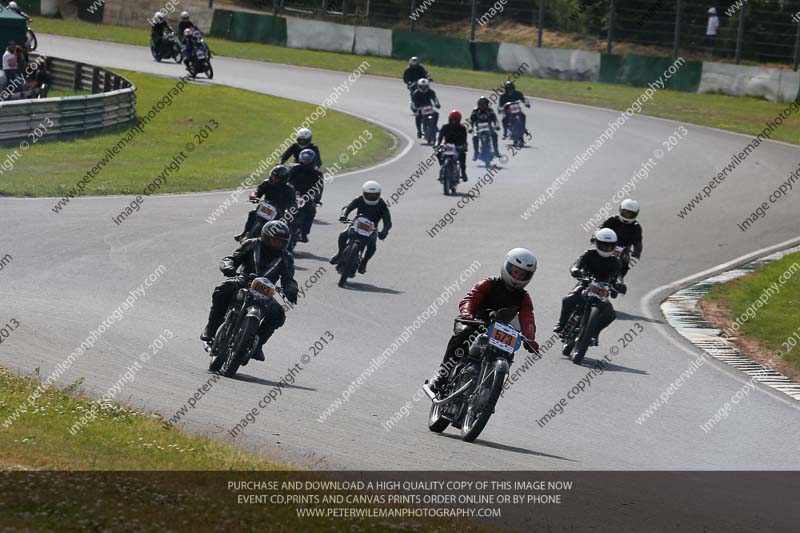 Vintage motorcycle club;eventdigitalimages;mallory park;mallory park trackday photographs;no limits trackdays;peter wileman photography;trackday digital images;trackday photos;vmcc festival 1000 bikes photographs