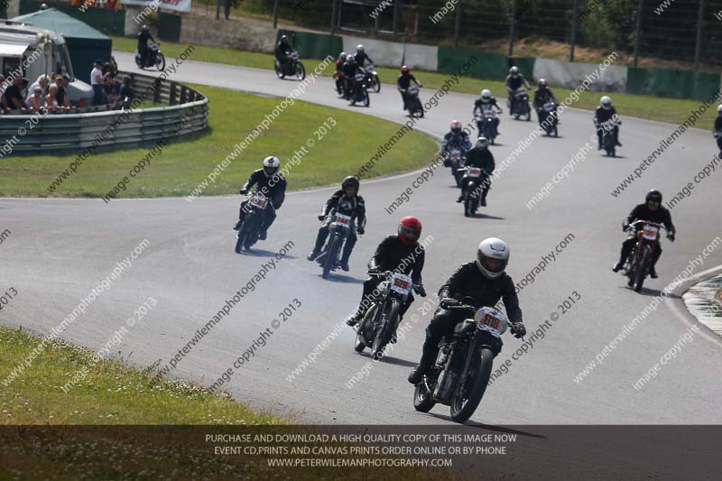 Vintage motorcycle club;eventdigitalimages;mallory park;mallory park trackday photographs;no limits trackdays;peter wileman photography;trackday digital images;trackday photos;vmcc festival 1000 bikes photographs