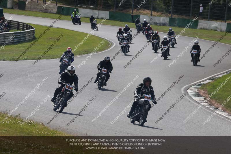 Vintage motorcycle club;eventdigitalimages;mallory park;mallory park trackday photographs;no limits trackdays;peter wileman photography;trackday digital images;trackday photos;vmcc festival 1000 bikes photographs