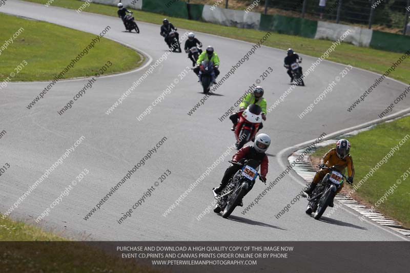 Vintage motorcycle club;eventdigitalimages;mallory park;mallory park trackday photographs;no limits trackdays;peter wileman photography;trackday digital images;trackday photos;vmcc festival 1000 bikes photographs