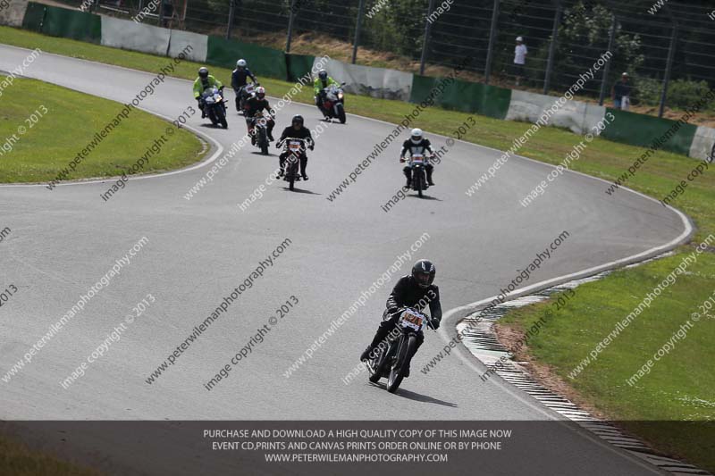 Vintage motorcycle club;eventdigitalimages;mallory park;mallory park trackday photographs;no limits trackdays;peter wileman photography;trackday digital images;trackday photos;vmcc festival 1000 bikes photographs