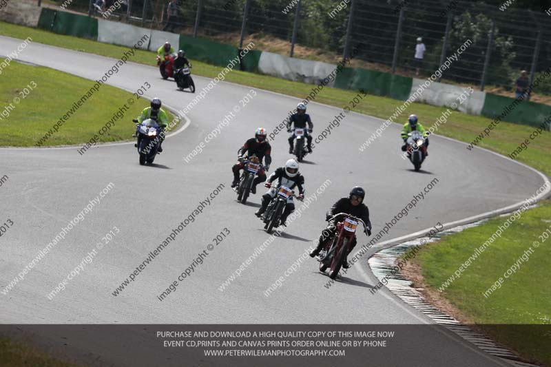 Vintage motorcycle club;eventdigitalimages;mallory park;mallory park trackday photographs;no limits trackdays;peter wileman photography;trackday digital images;trackday photos;vmcc festival 1000 bikes photographs