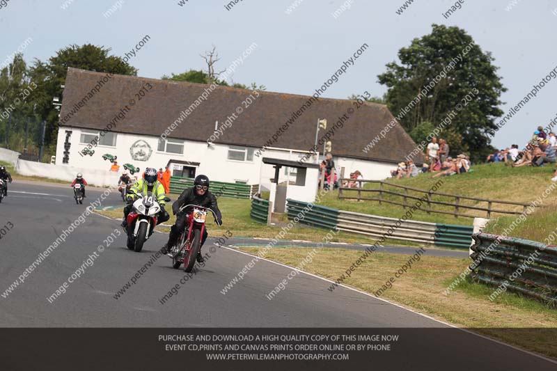 Vintage motorcycle club;eventdigitalimages;mallory park;mallory park trackday photographs;no limits trackdays;peter wileman photography;trackday digital images;trackday photos;vmcc festival 1000 bikes photographs