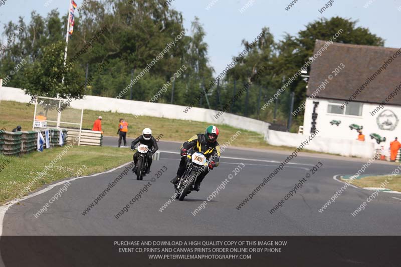 Vintage motorcycle club;eventdigitalimages;mallory park;mallory park trackday photographs;no limits trackdays;peter wileman photography;trackday digital images;trackday photos;vmcc festival 1000 bikes photographs