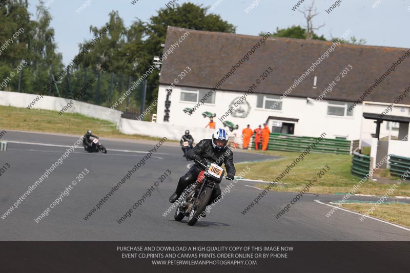 Vintage motorcycle club;eventdigitalimages;mallory park;mallory park trackday photographs;no limits trackdays;peter wileman photography;trackday digital images;trackday photos;vmcc festival 1000 bikes photographs