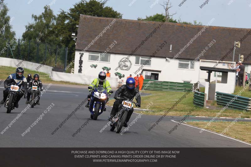 Vintage motorcycle club;eventdigitalimages;mallory park;mallory park trackday photographs;no limits trackdays;peter wileman photography;trackday digital images;trackday photos;vmcc festival 1000 bikes photographs